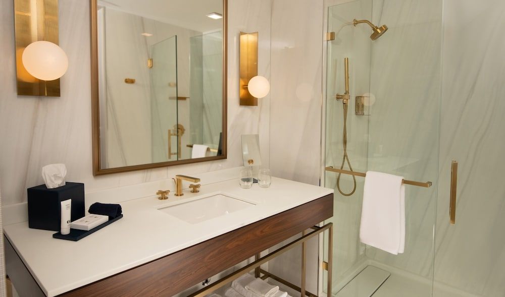 Hotel Polaris Club Room, 1 King Bed, Mountain View 4