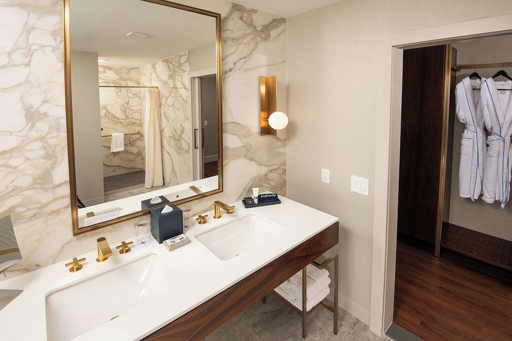 Hotel Polaris Club Room, 1 King Bed, Mountain View 5