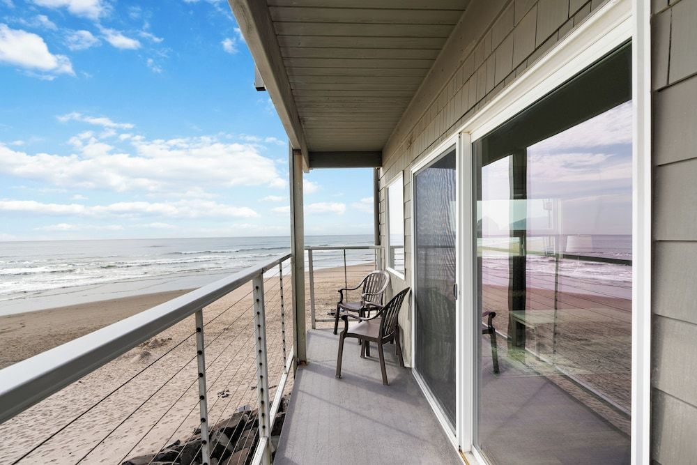 Tolovana Inn Deluxe Room, Multiple Beds (OF Premier 2 Bed Corner Suite) 6