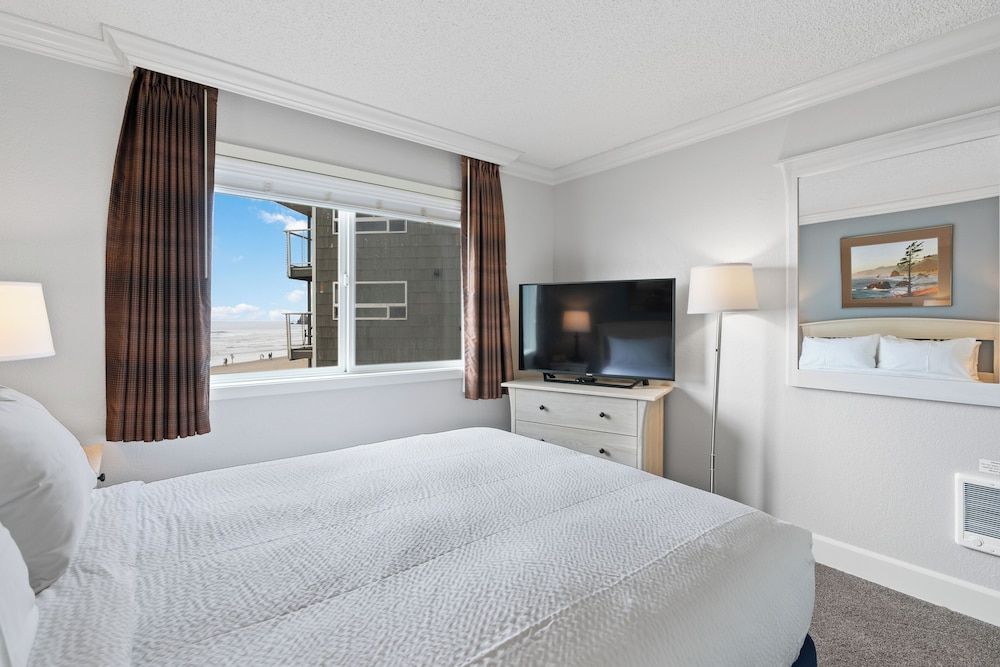 Tolovana Inn Deluxe Room, Multiple Beds (OF Premier 2 Bed Corner Suite)