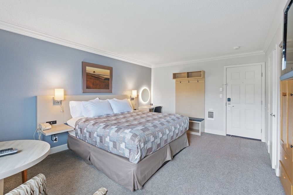 Tolovana Inn Deluxe Room, Multiple Beds (OF Premier 2 Bed Corner Suite) 2