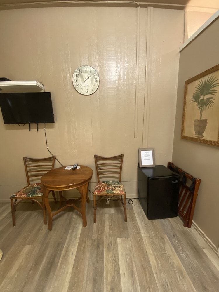 Kaua'i Palms Hotel Deluxe Studio, 1 Queen Bed 8
