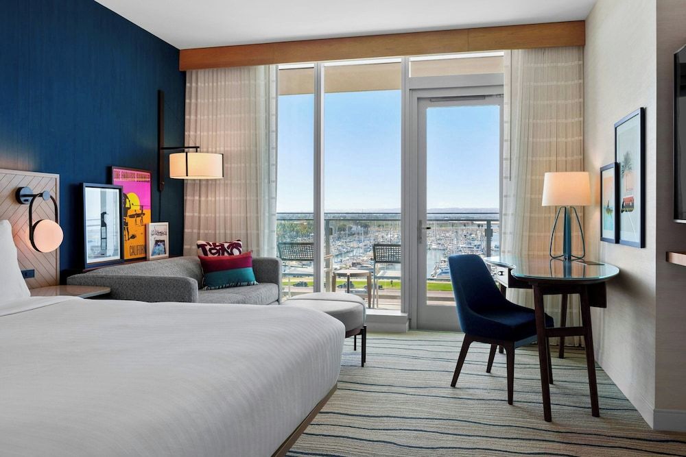 Room, 1 King Bed with Sofa bed, Balcony, Marina View