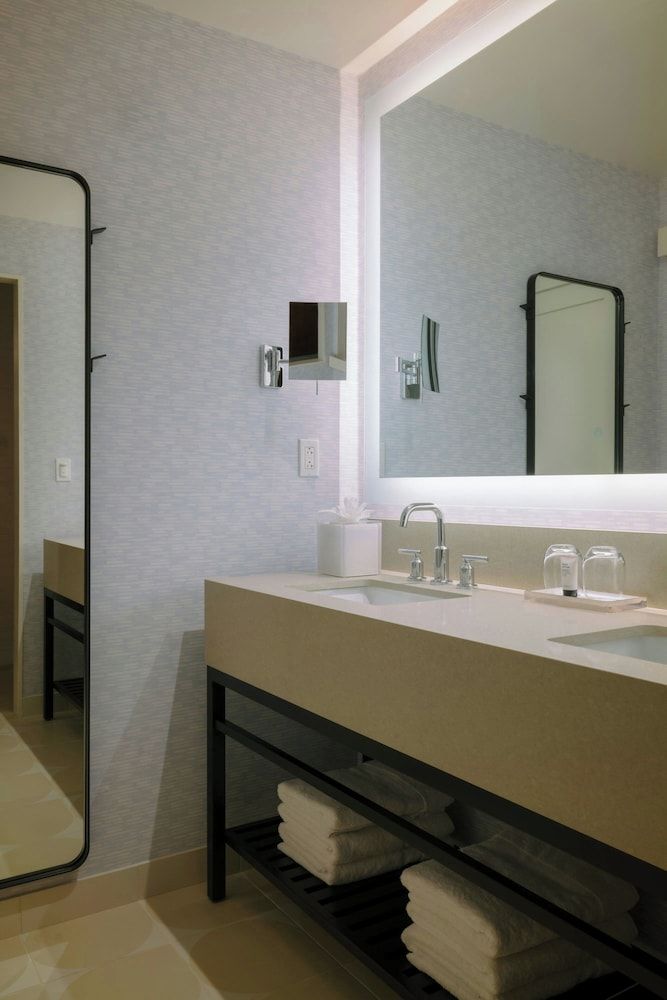 Gaylord Pacific Resort & Convention Center Room, 2 Queen Beds (View) 3