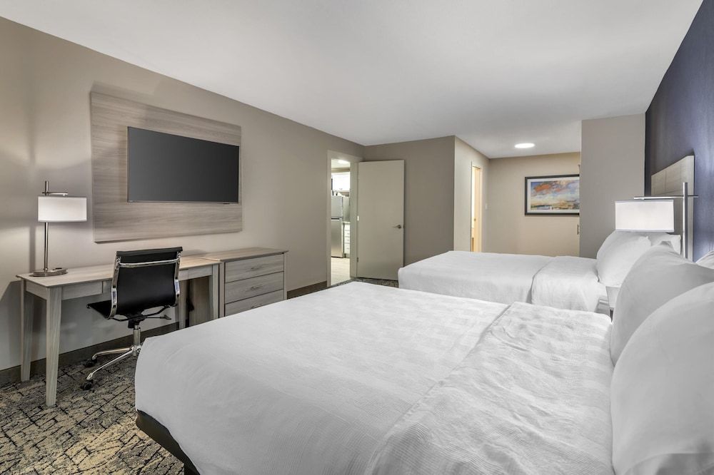 Suite, 2 Queen Beds, Non Smoking, Kitchenette (Dining Table;with Single Sofabed)