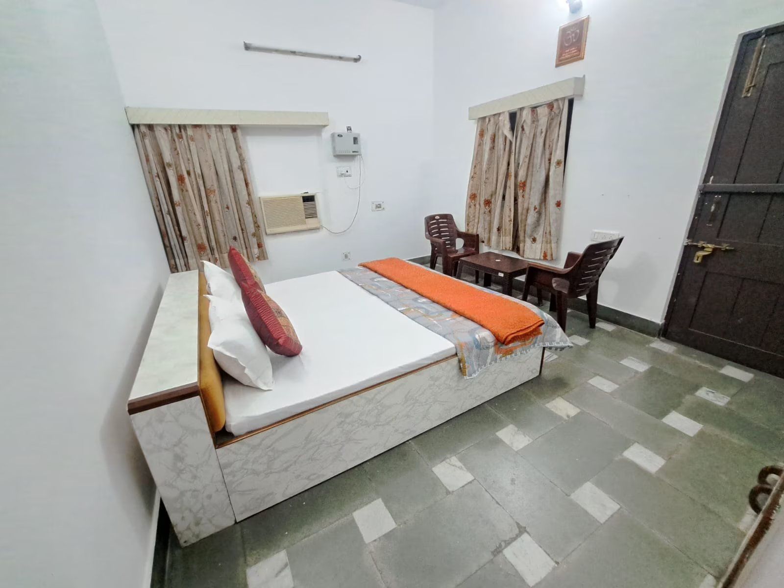 Hotel Shivansh Deluxe Luxury AC Bedroom 2