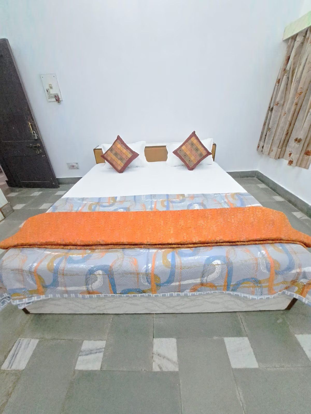 Hotel Shivansh Deluxe Luxury AC Bedroom 4
