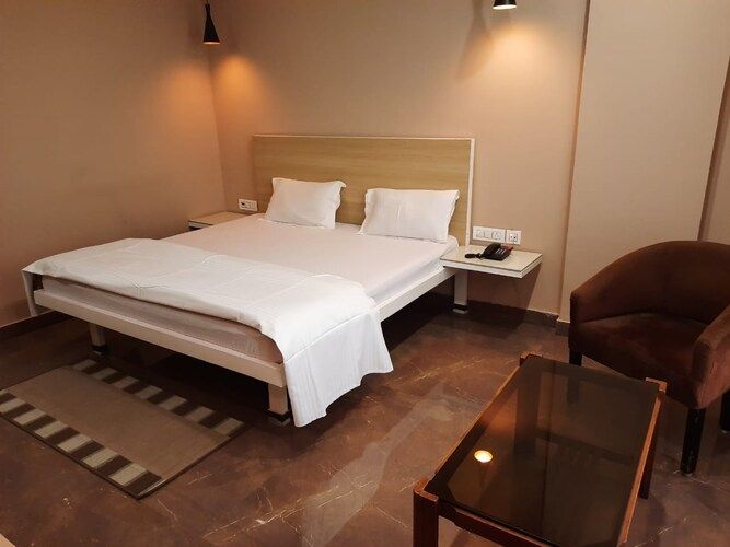 Gautam's Motel & Resorts Premium Deluxe 2