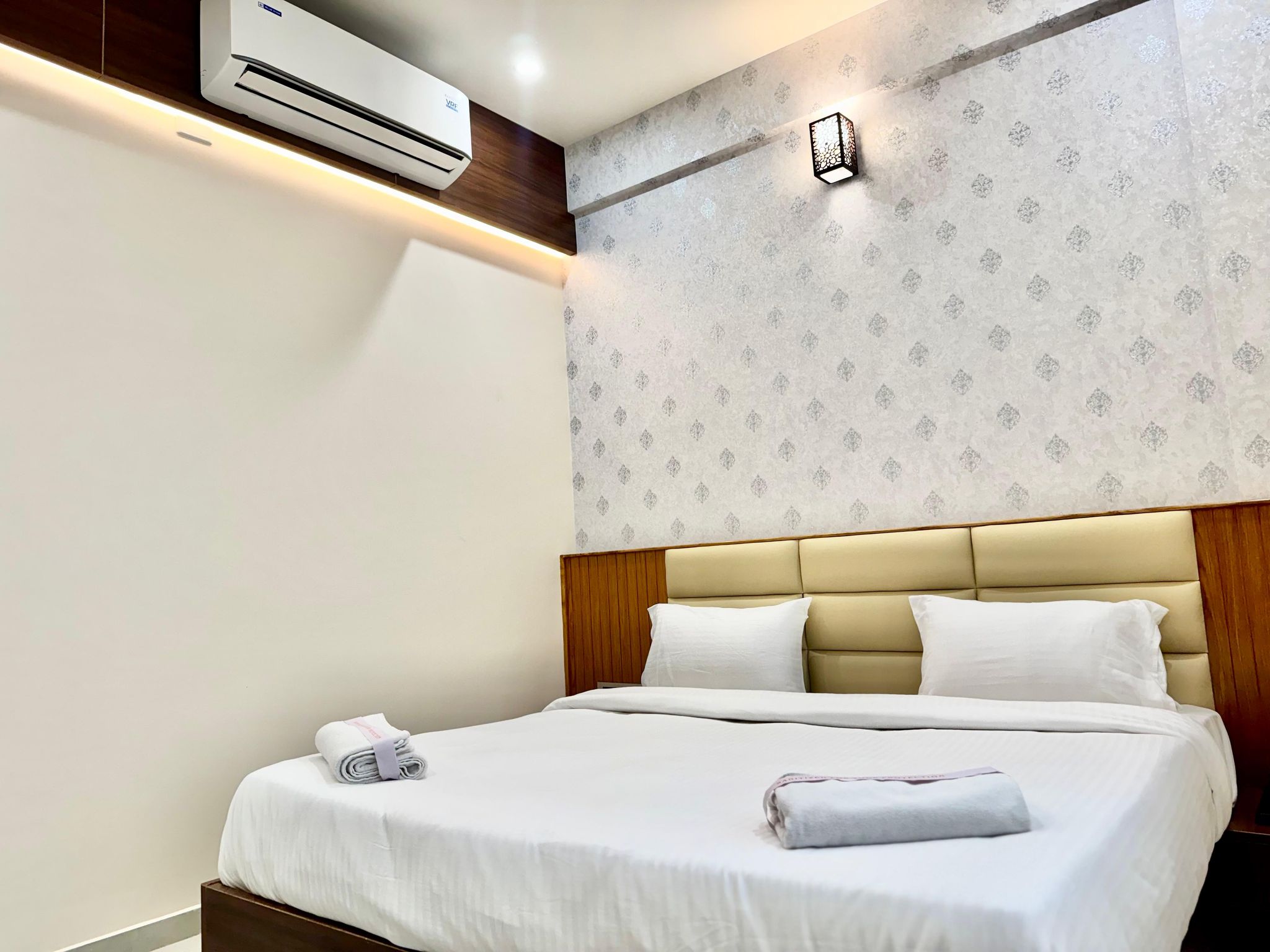 HOTEL DD COMFORT, BANGALORE Super Deluxe room 3