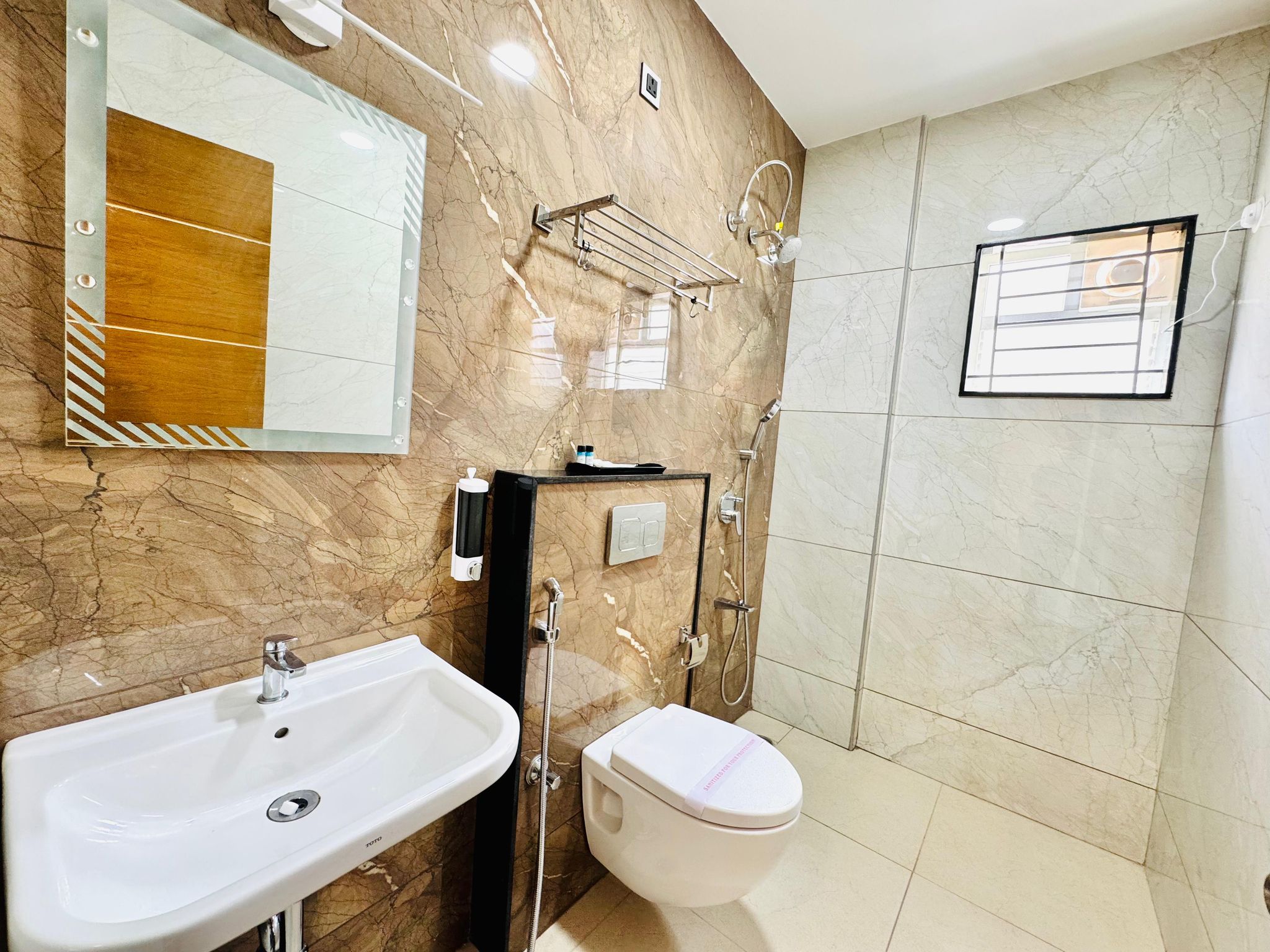 HOTEL DD COMFORT, BANGALORE Super Deluxe room 4