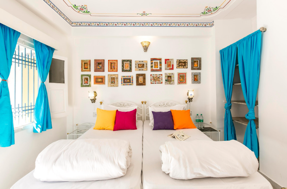 Deluxe Private Room with Jacuzzi and Ensuite Bathroom	