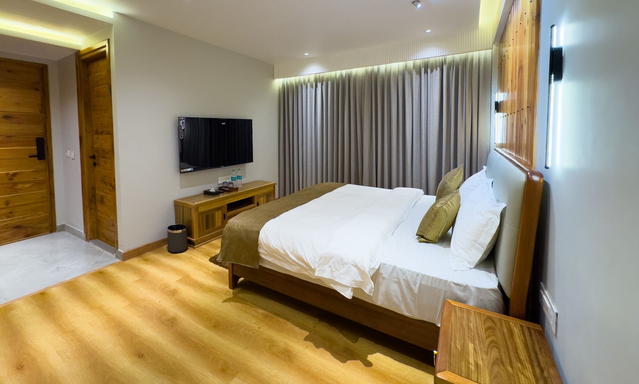 The Perch (Flamingo 3 Room Set ) 10 Mins Walk to Mall Road