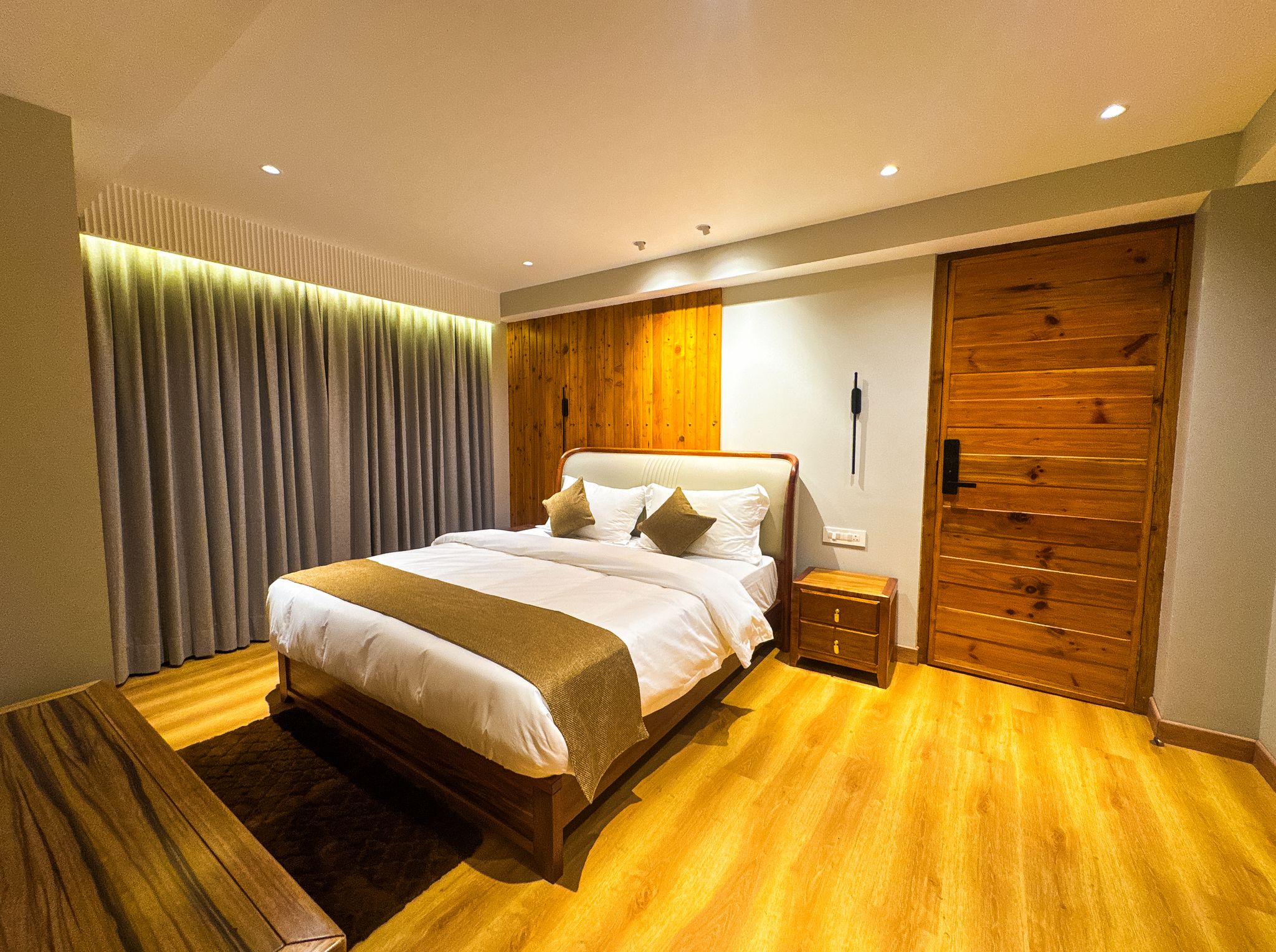 The Perch (Flamingo 3 Room Set ) 10 Mins Walk to Mall Road