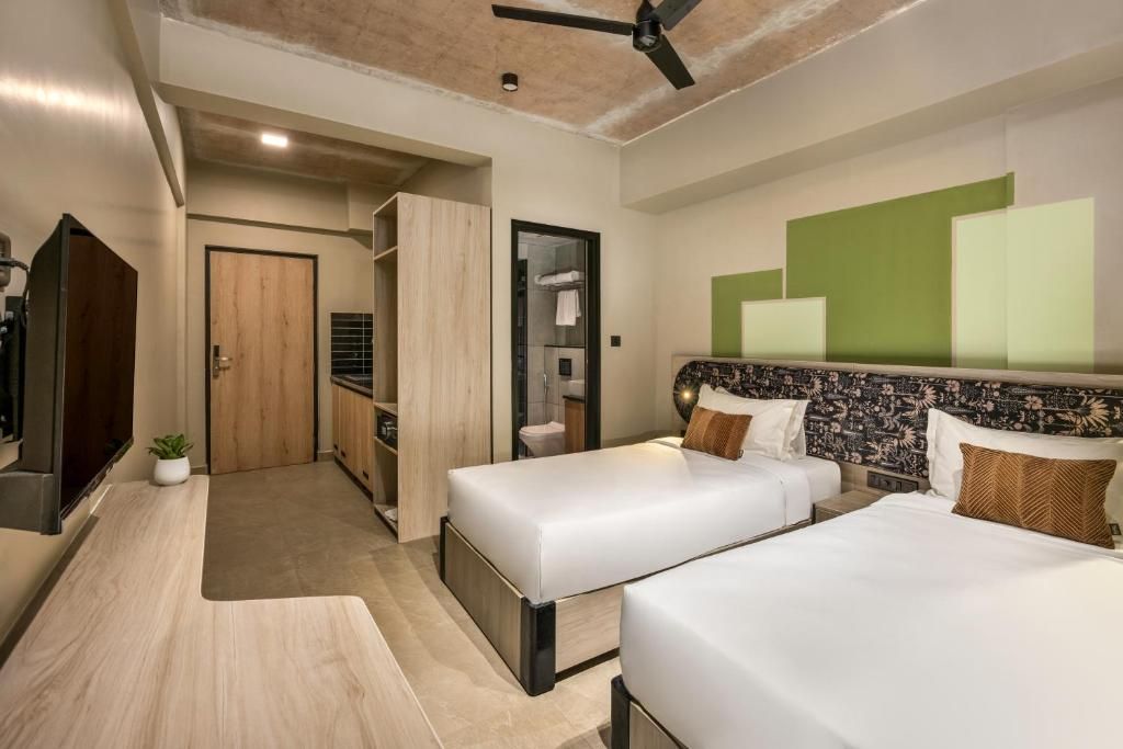 Grand Continent Kormangala, Bangalore Deluxe King Room 2