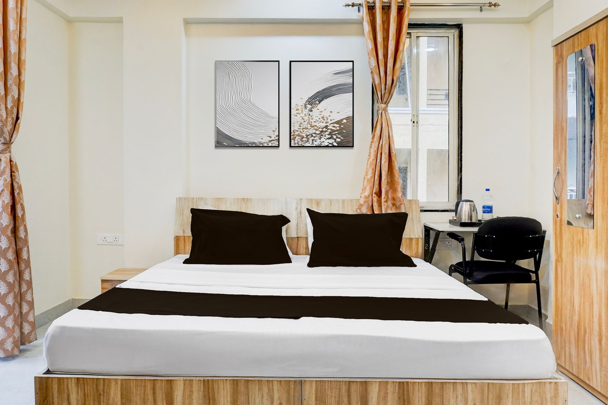 Collection O Blue Ridge Hinjewadi CLASSIC 12