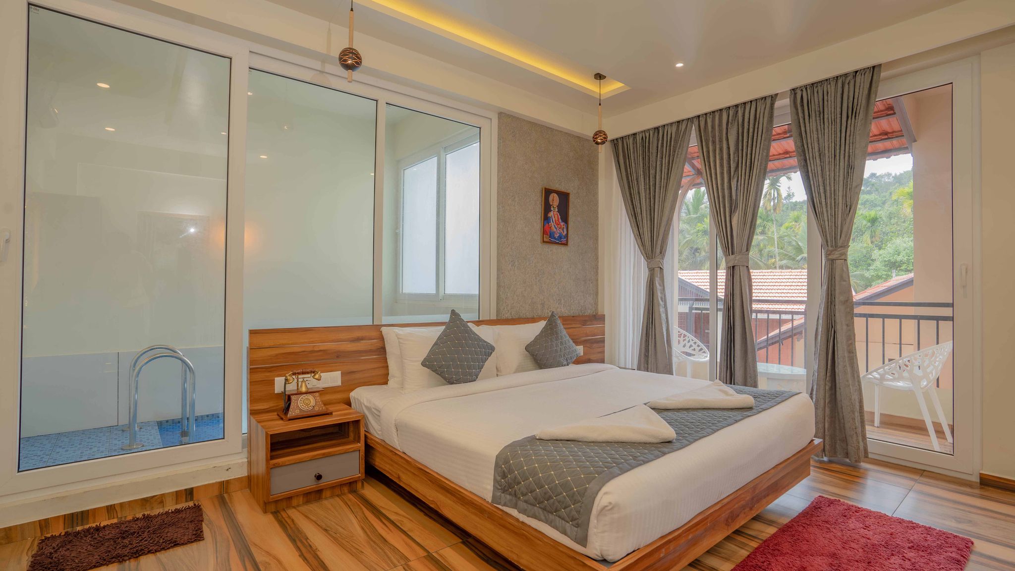 Saffron Plunge Pool Room