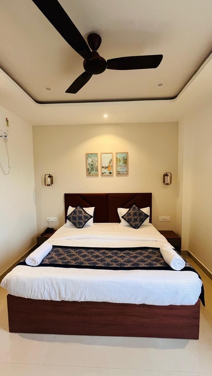 The Comfort Inn Deluxe Room 5