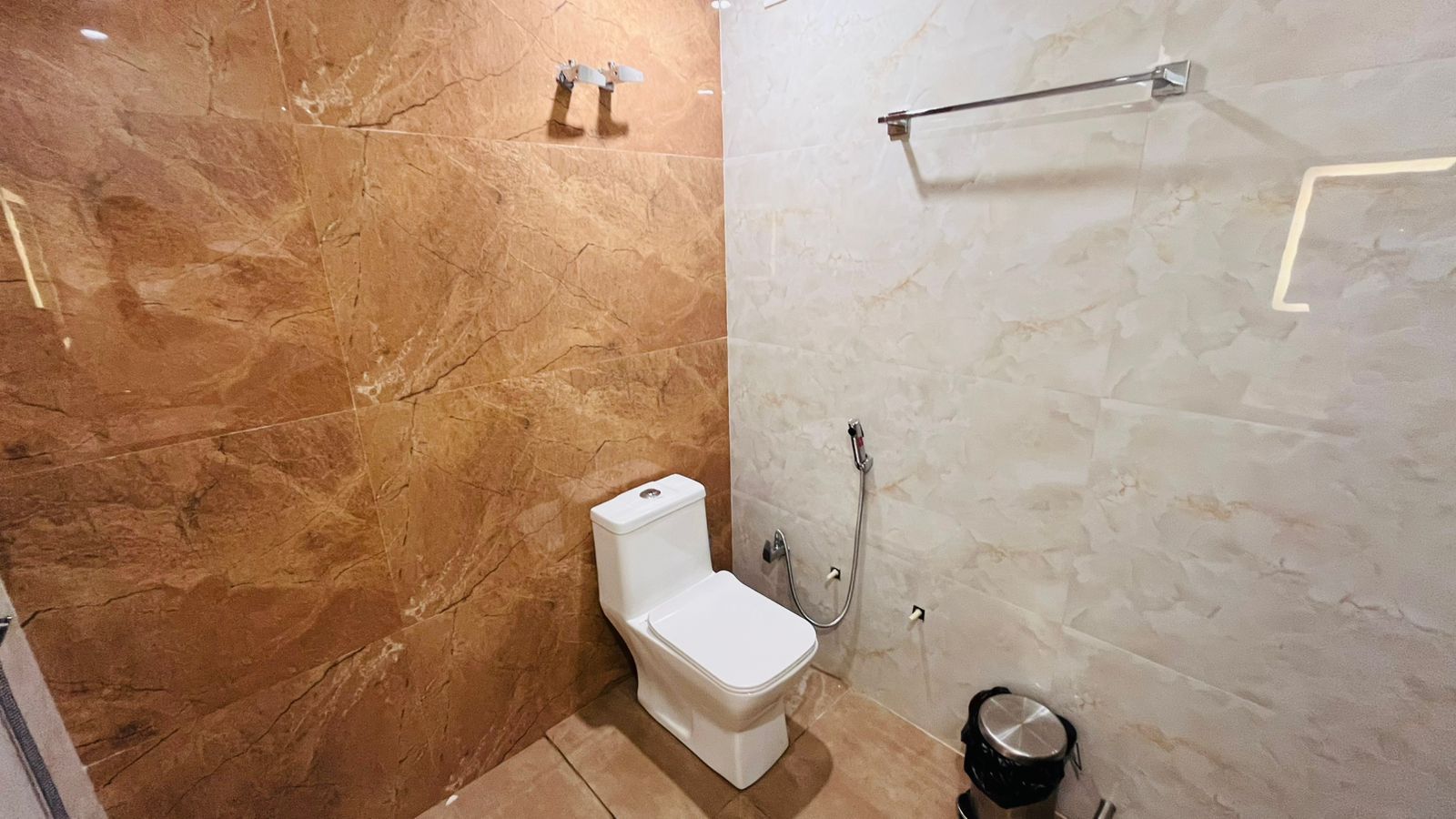 The Comfort Inn Deluxe Room 7