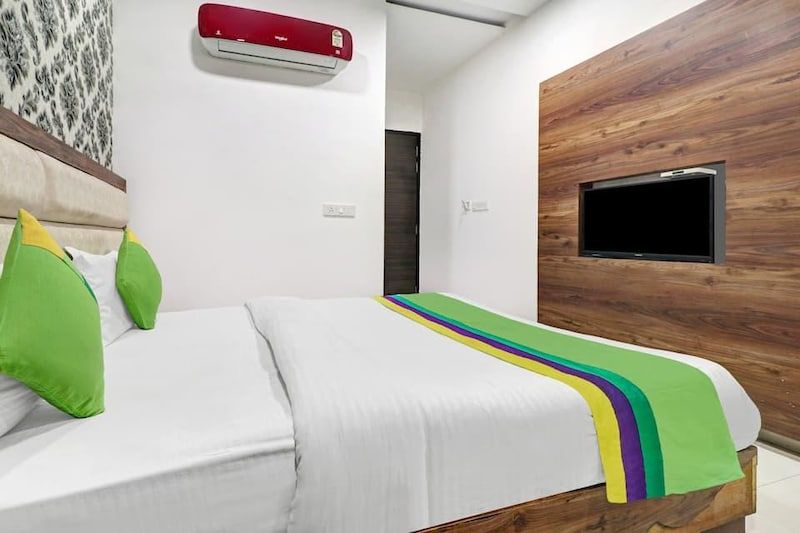 Hotel Unique - Near Railway Station Deluxe Room 7