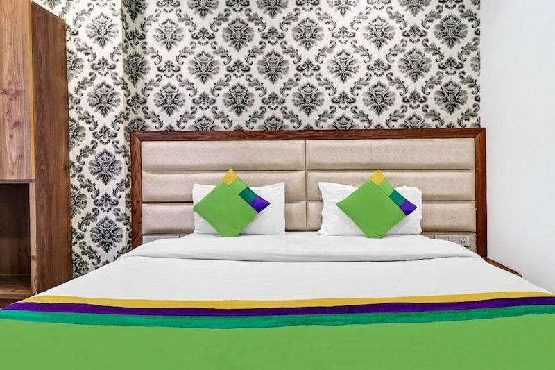 Hotel Unique - Near Railway Station Deluxe Room 9