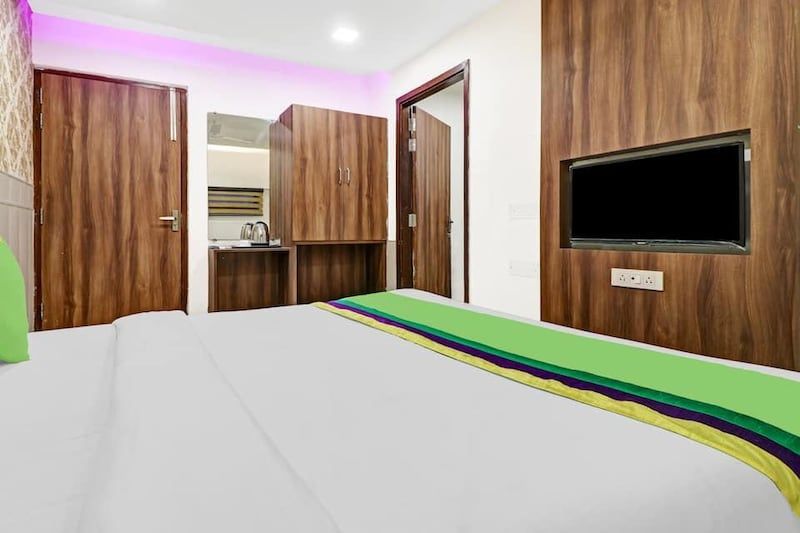 Hotel Unique - Near Railway Station Deluxe Room 16