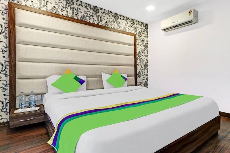 Hotel Unique - Near Railway Station Deluxe Room 6