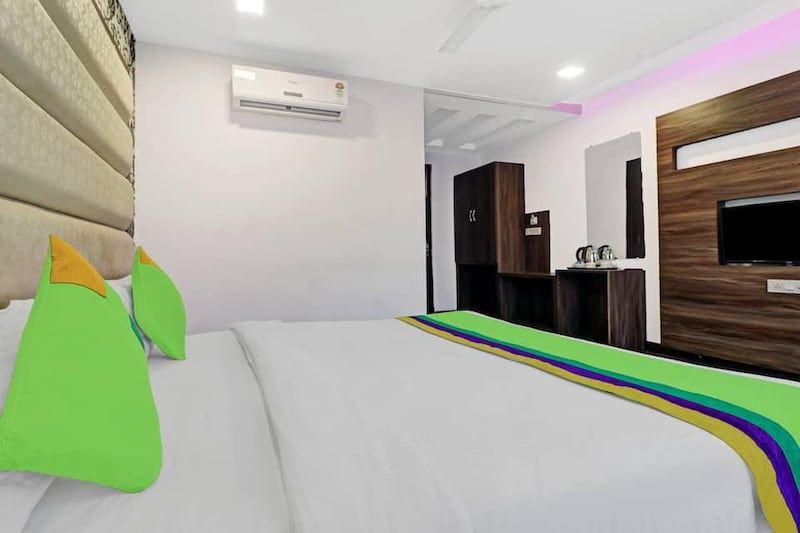 Hotel Unique - Near Railway Station Deluxe Room 11