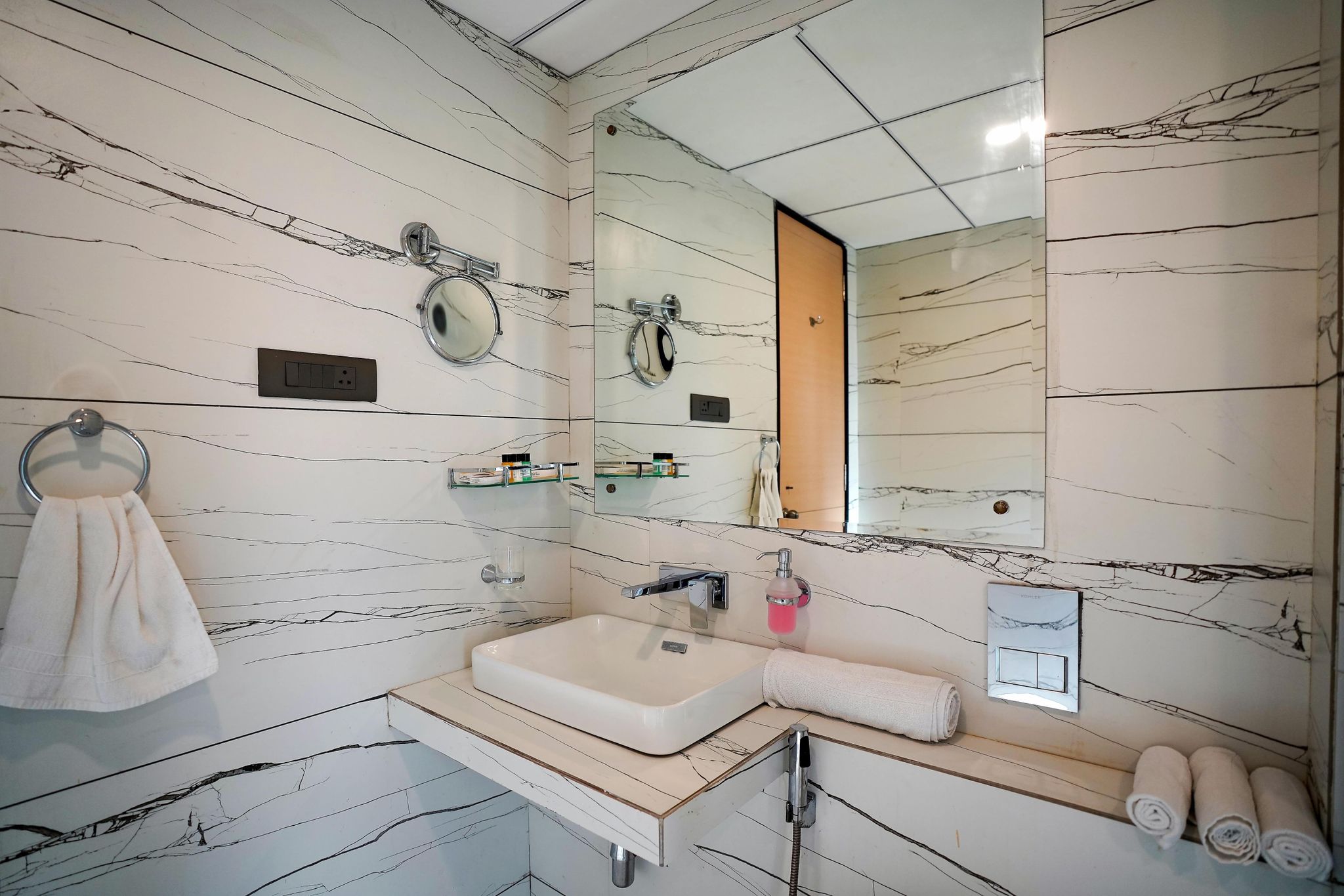 The Royal Retreat by The Rio Resort DELUXE ROOM 6