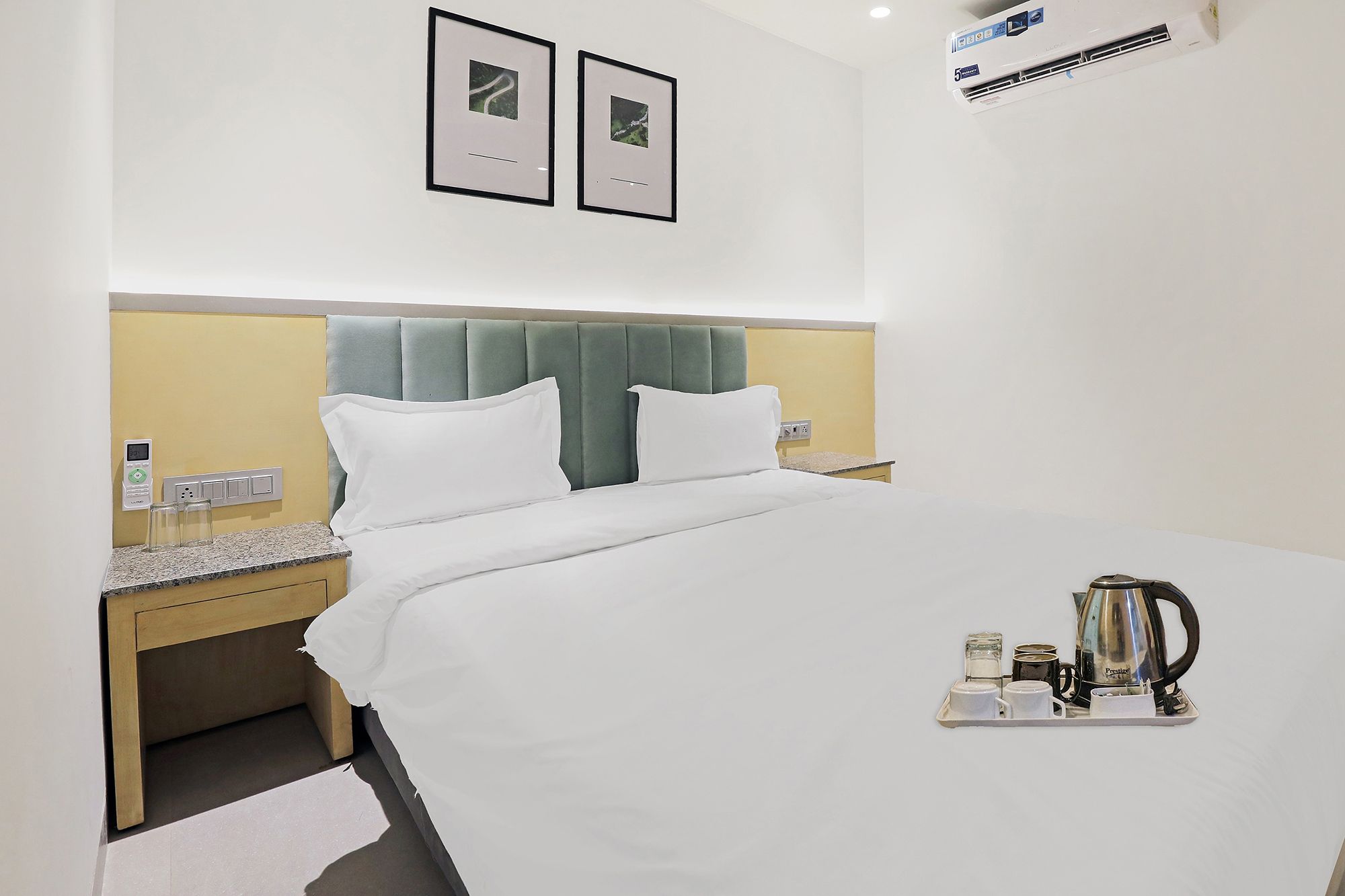 FabHotel Yellow Courtyard Deluxe Room 2