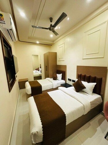 Hotel Amaze 21 CORPORATE TWIN SHARING 3