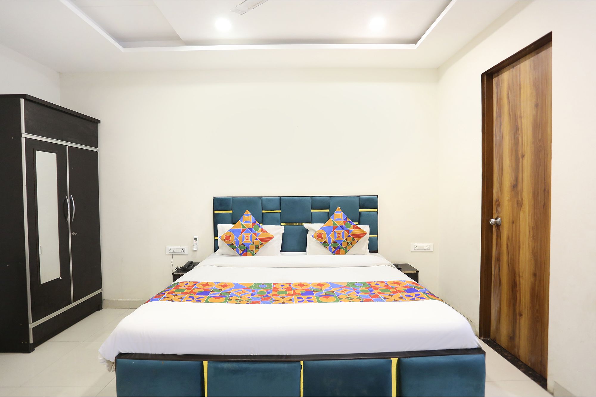 FabHotel Shiv Rachna Deluxe Room 3