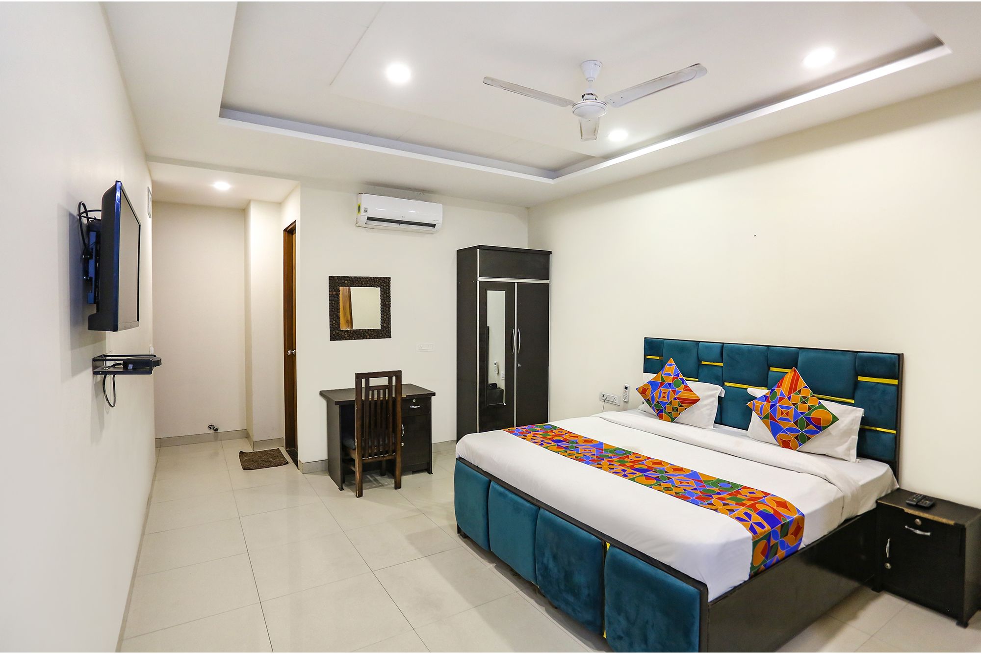 FabHotel Shiv Rachna Deluxe Room 2