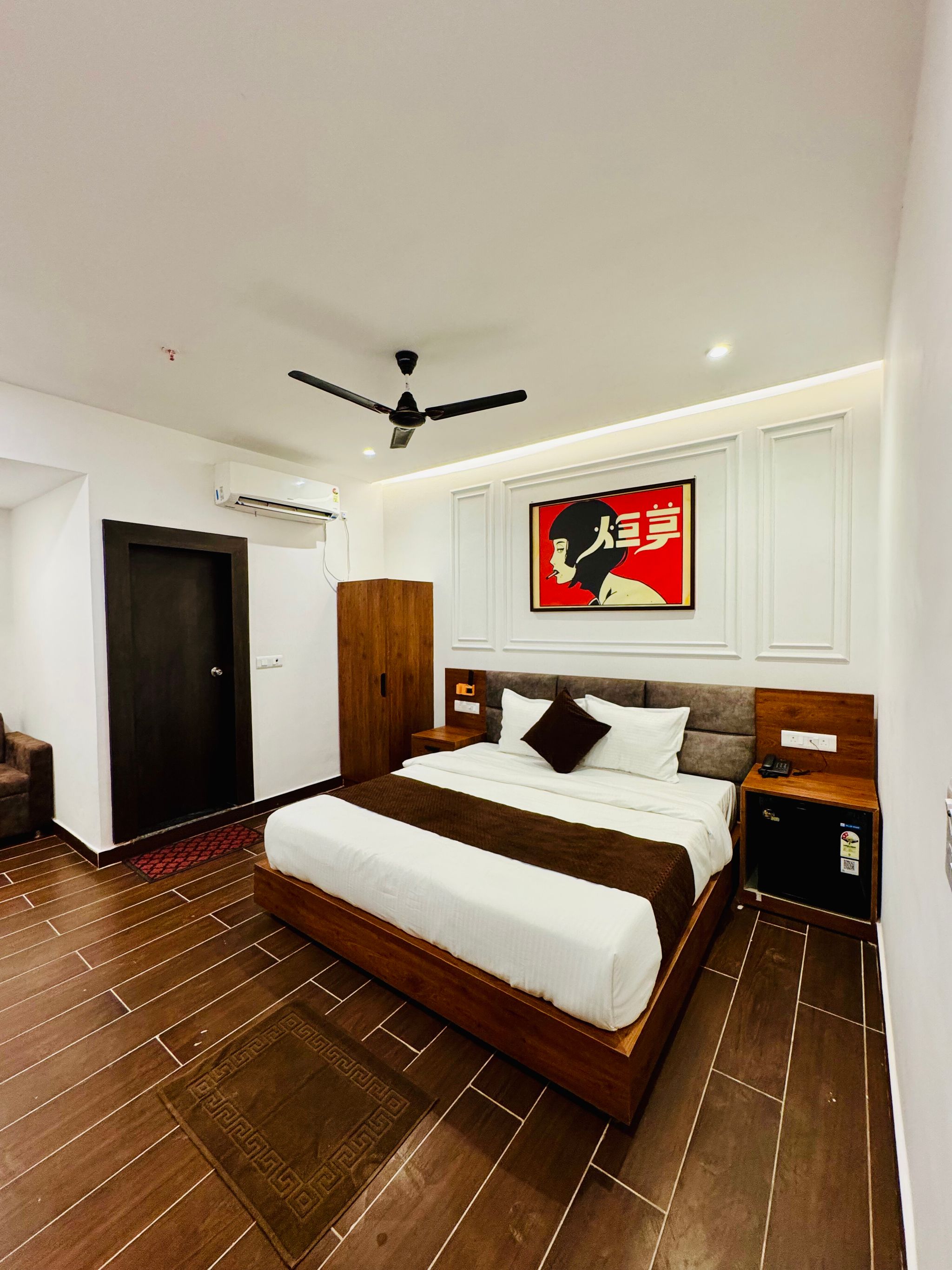 Hotel Ellora Inn Sultanpur Luxury Room 2