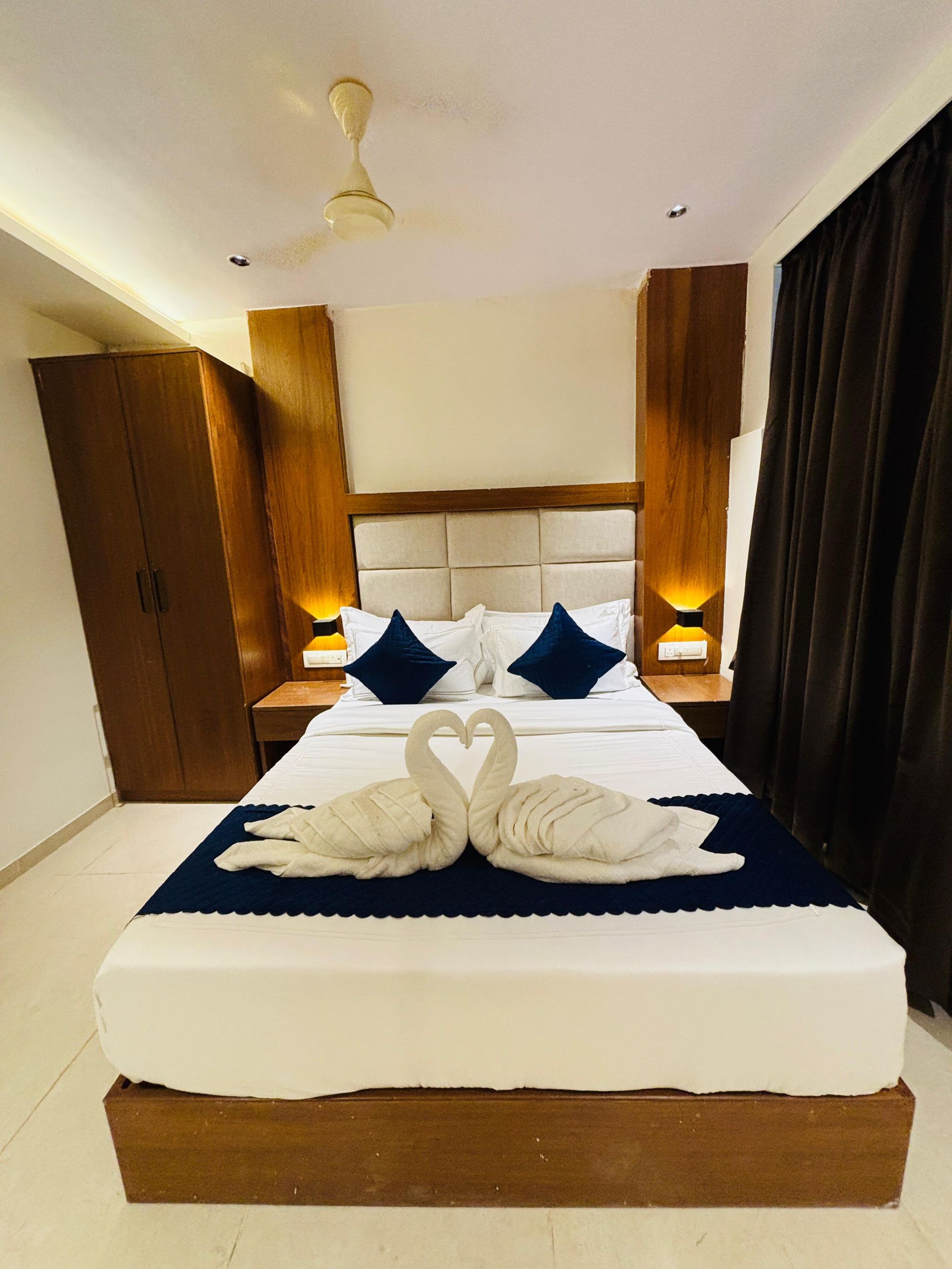 Hotel ISRA Comfort Inn Deluxe Room 2