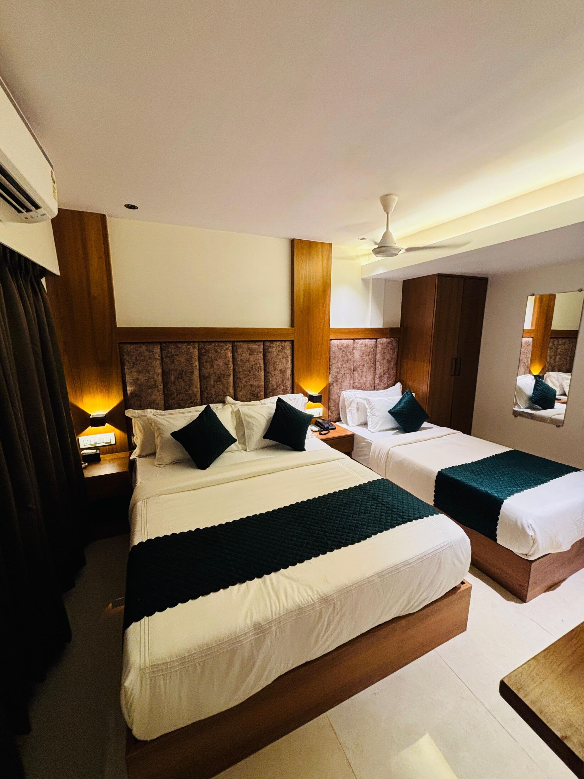 Hotel ISRA Comfort Inn Deluxe Room 4