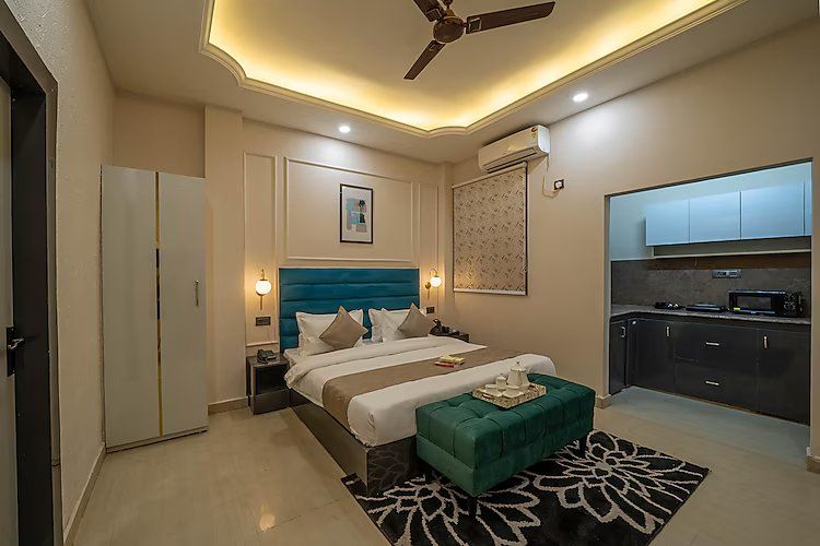 Deluxe room with attached kitchenette