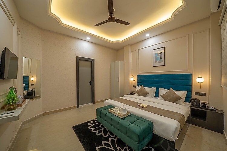 Family suite with Balcony and Garden view