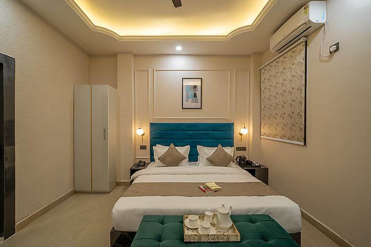 Deluxe room with attached kitchenette