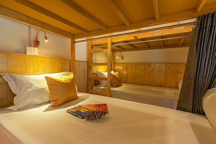 Bed in 6 Bed Mixed Dormitory with Balcony