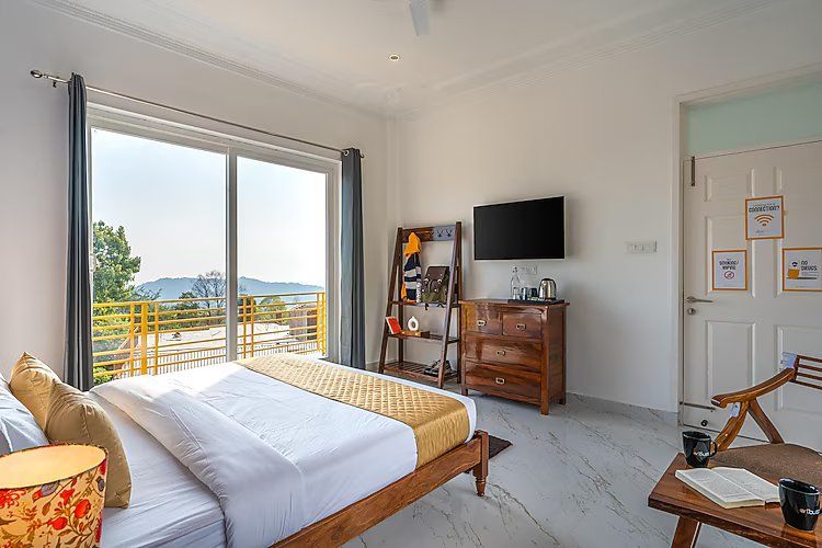 The Social Stays Bir (formerly ArtBuzz) Superior Double Room With Balcony and Valley view 5