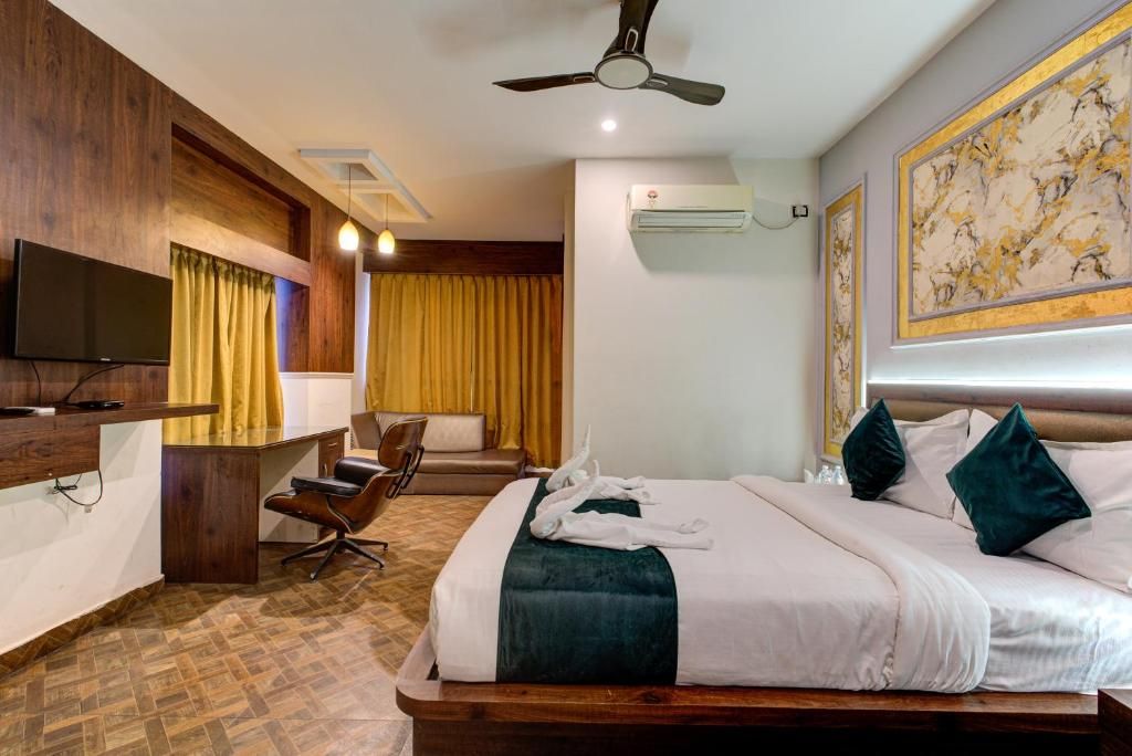 Emerald Suites By Classio Deluxe AC Room  2