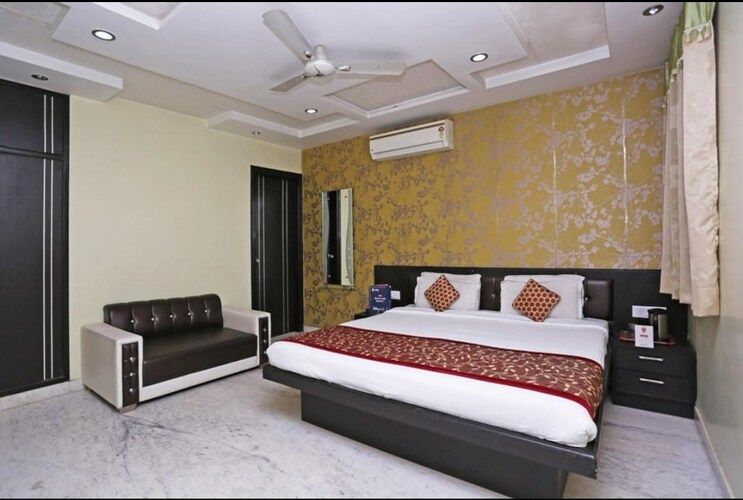 Hotel 9 Star Deluxe Room