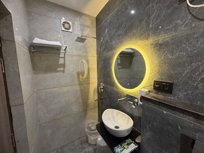 C 2 Hotel Deluxe King Bed Room 11