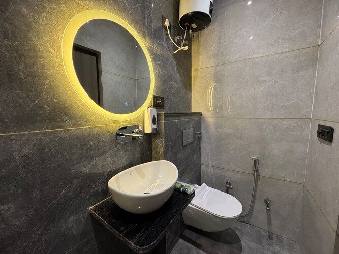 C 2 Hotel Deluxe King Bed Room 13