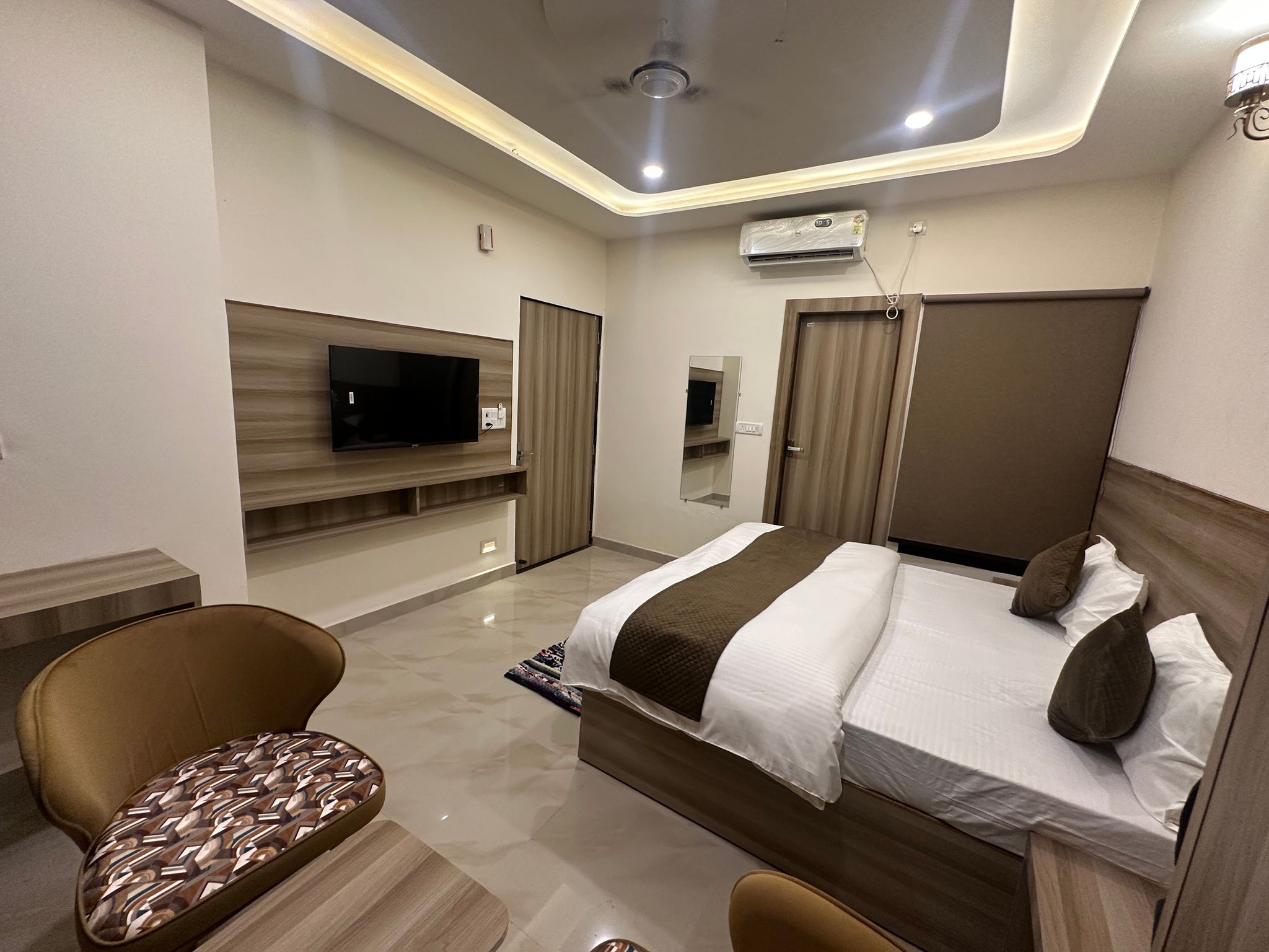 Hotel Vrinda Shridhar Deluxe Room 3