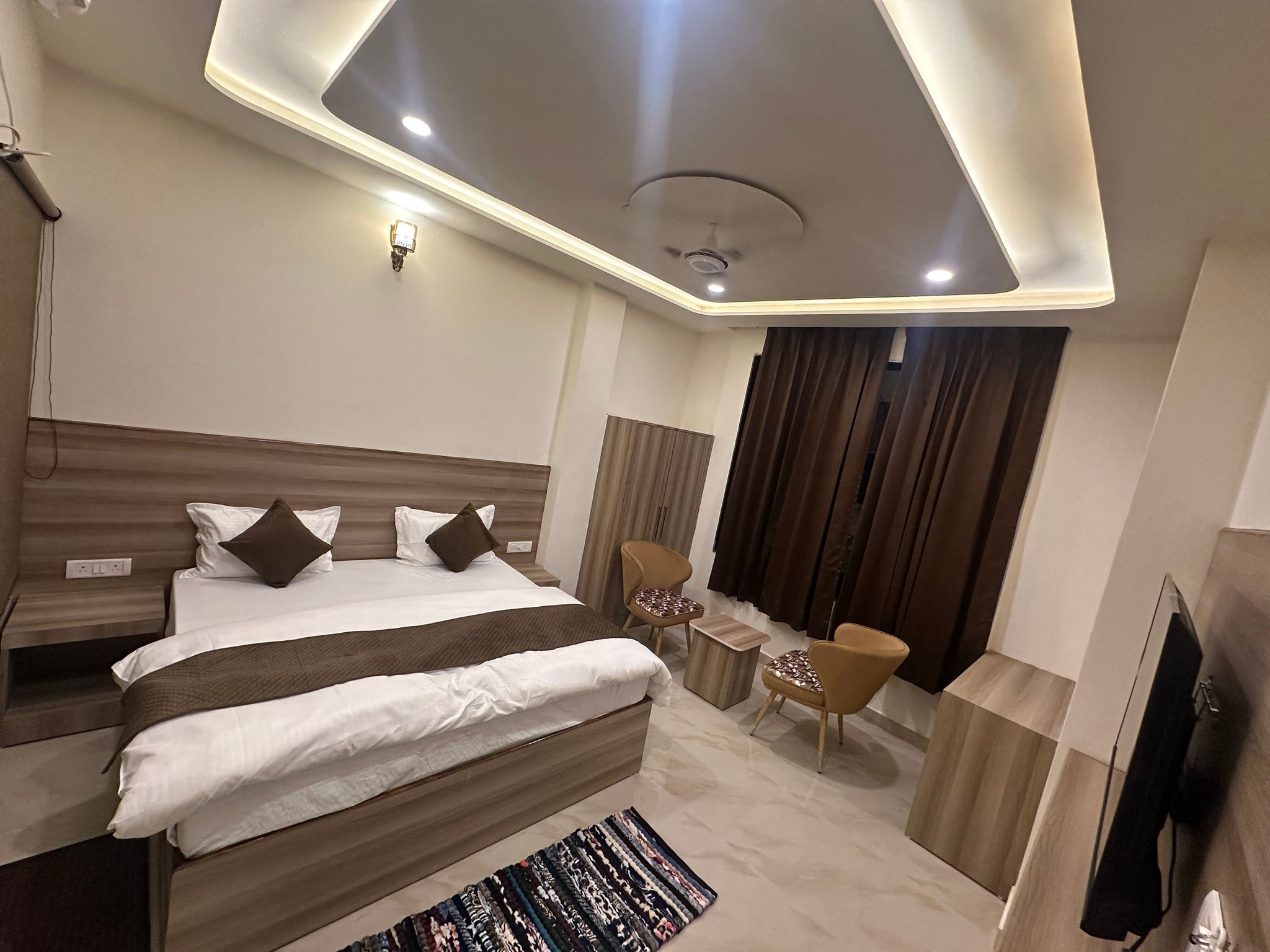 Hotel Vrinda Shridhar Deluxe Room