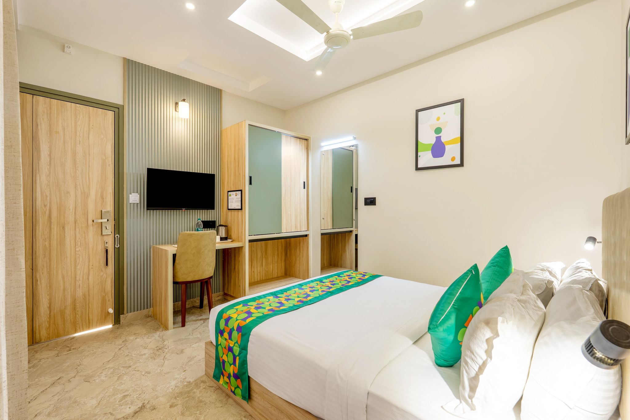 Treebo Deluxe Inn, Chromepet Standard room 4