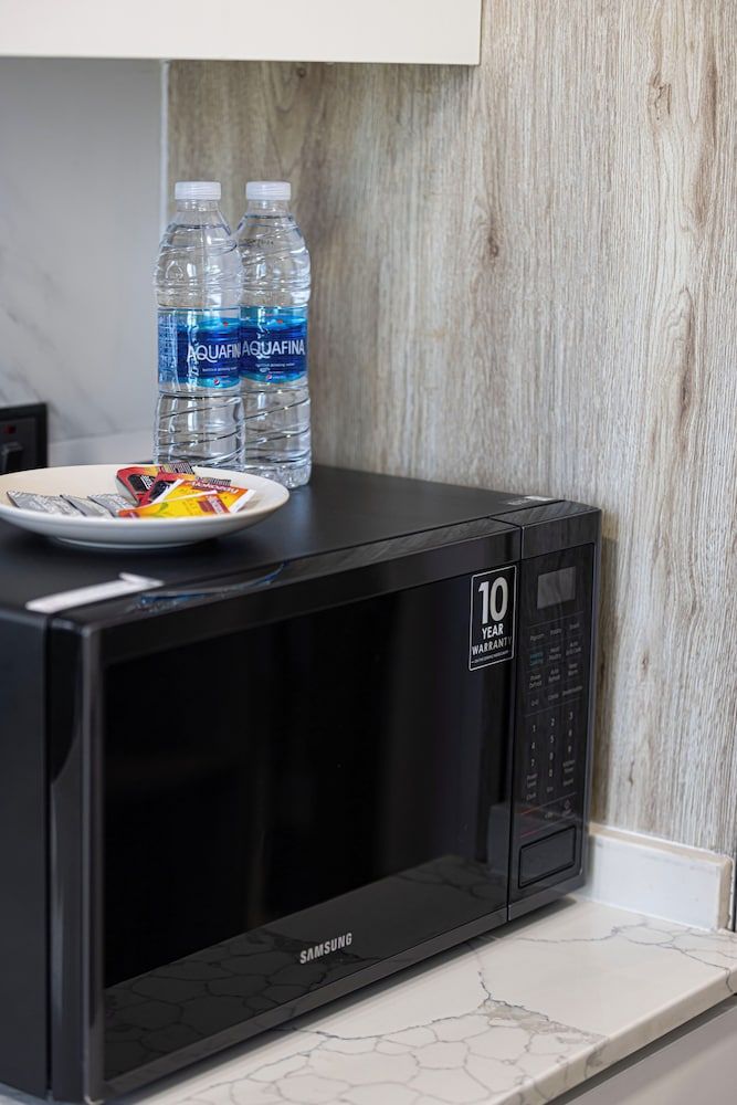 Relaxing & Bright 1BR in JVC