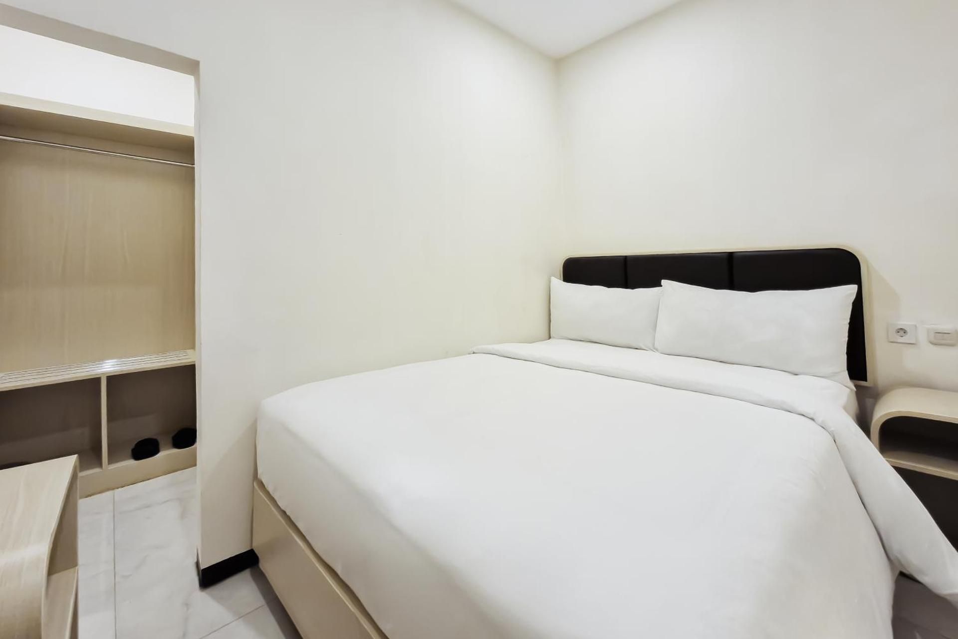Queen Room with Shared Bathroom