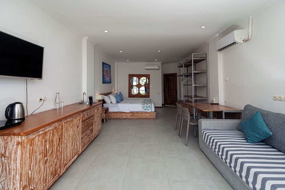 Komodo Suites Downtown Deluxe Double Room, City View 8